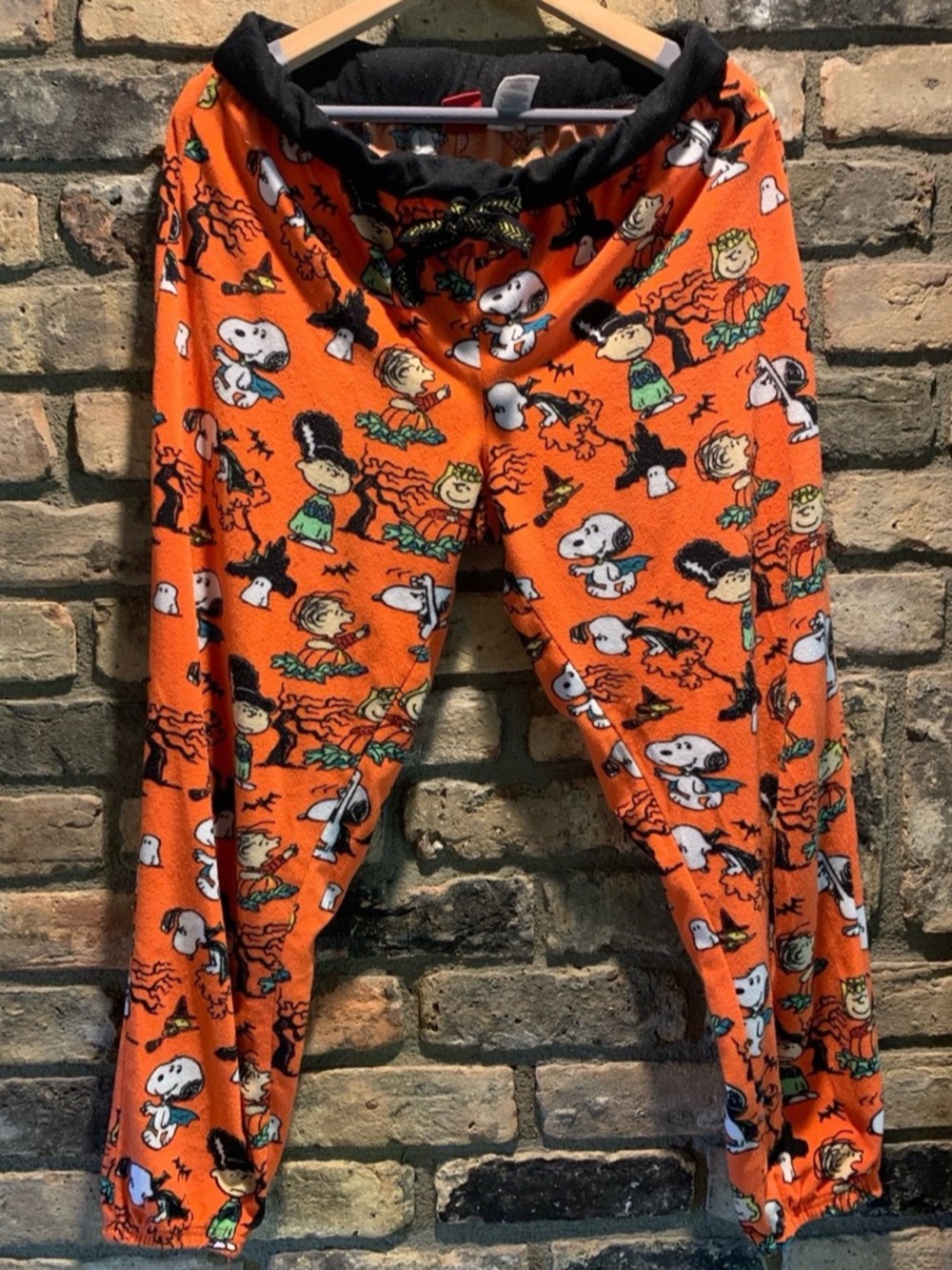 Peanuts Charlie Brown Snoopy Halloween jogger pants size M